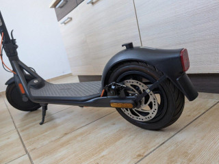 elektricka-kolobezka-ninebot-f30-segway