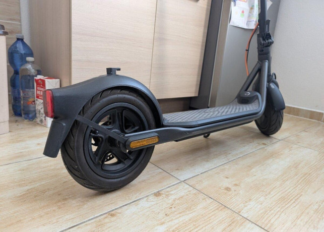 elektricka-kolobezka-ninebot-f30-segway-big-1