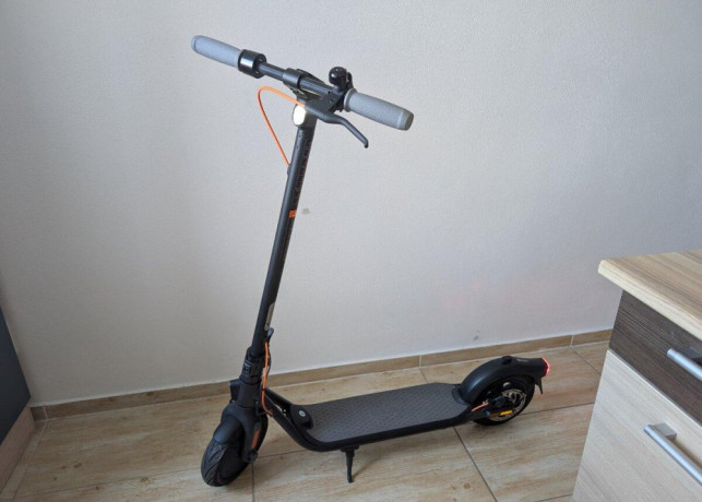 elektricka-kolobezka-ninebot-f30-segway-big-2