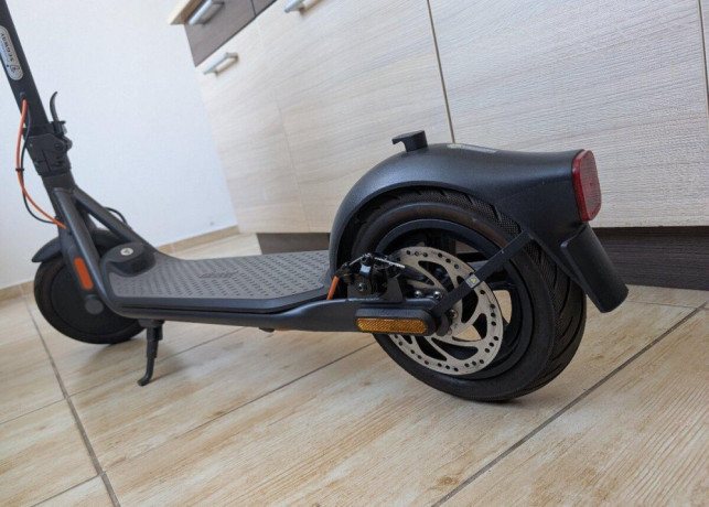 elektricka-kolobezka-ninebot-f30-segway-big-0