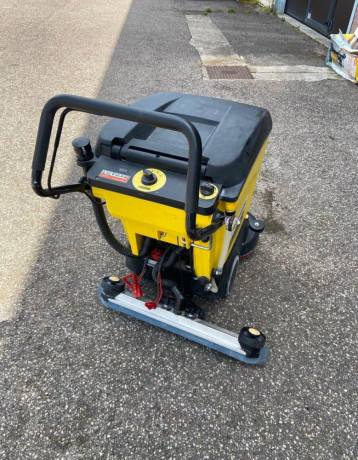 karcher-bd-4025-c-podlahovy-umyvaci-stroj-big-1