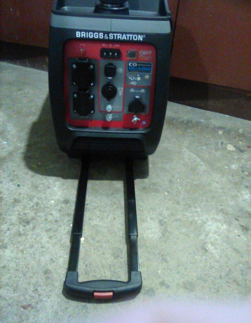invert-elektrocentrala-briggs-stratton-p2400-s-podvozkom-big-4