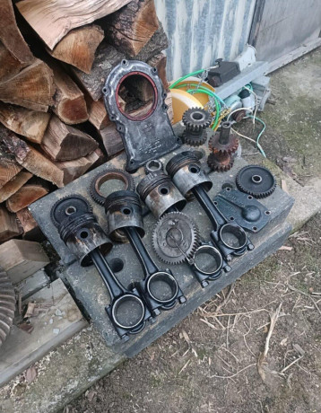 zetor-piesty-na-motor-big-0