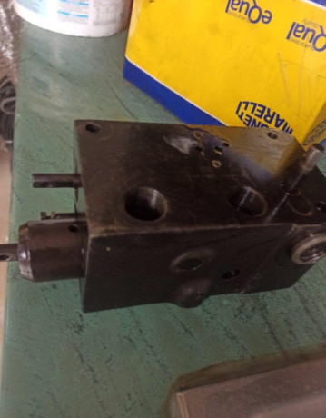hydraulika-na-zetor-7211-big-0