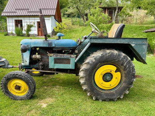 predam-traktor-zetor-25-s-brzdenou-vleckou-aj-samostatne