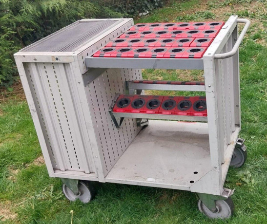 transportny-vozik-na-nastroje-bocni-steny-jsou-perforovane-big-0