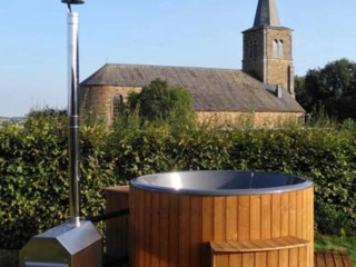 hottub-dreveny-kupaci-sud-bazen