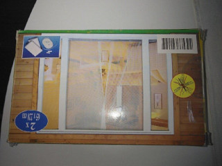 sietku-na-balkon-predam-so-suchym-zipsom-a-magnetmi