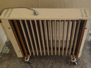 stary-olejovy-radiator-na-230v