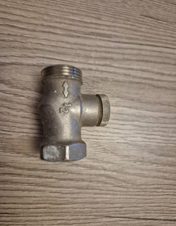 spodny-ventil-na-radiator-big-1