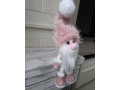 ruzovy-skriatok-sediaca-dekoracia-small-4