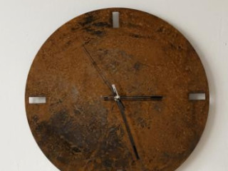 nastenne-hodiny-corten