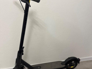 xiaomi-mi-electric-scooter-essential