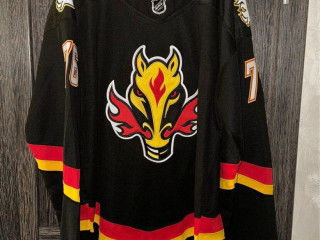 nhl-dres-calgary-flames-pospisil