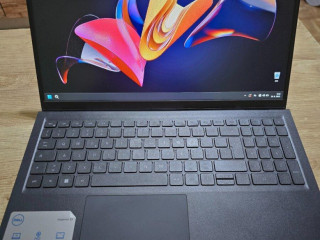 dell-inspiron-15-3520-model-2024-s-procesorom-i7-12-generaci