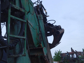 hydraulicka-ruka-s-drapakom-a-rotatorom-lkt