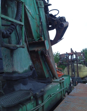 hydraulicka-ruka-s-drapakom-a-rotatorom-lkt-big-2