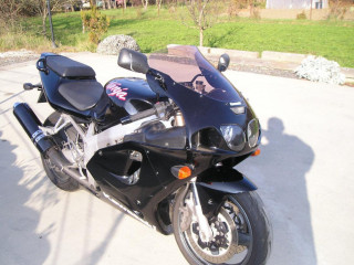 kawasaki-zx7r