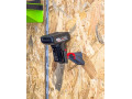drziaky-baterii-bosch-12v-na-stenu-small-1