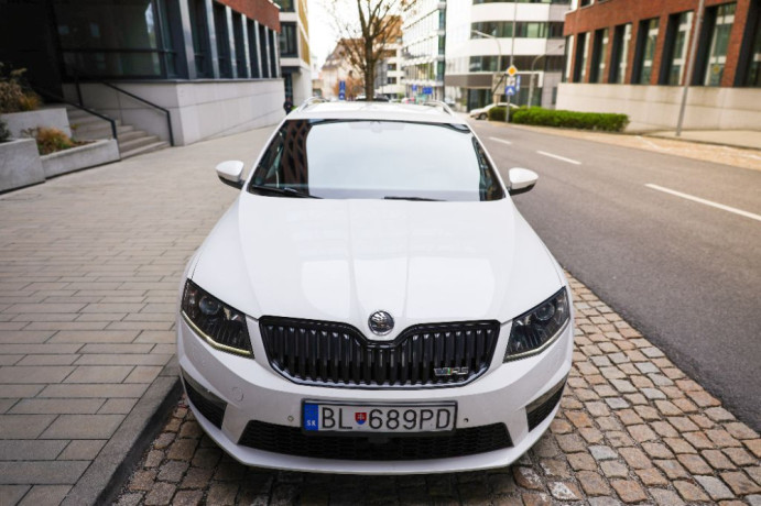 skoda-octavia-combi-20-tdi-dpf-rs-dsg-135kw184hp-a6-big-1