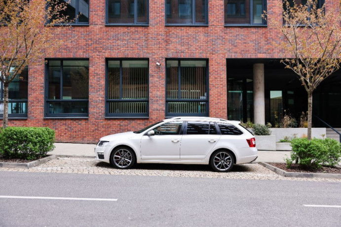 skoda-octavia-combi-20-tdi-dpf-rs-dsg-135kw184hp-a6-big-3