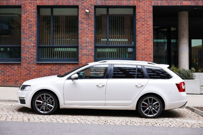 skoda-octavia-combi-20-tdi-dpf-rs-dsg-135kw184hp-a6-big-2