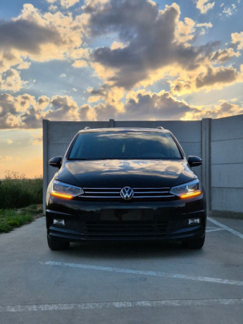 volkswagen-touran-20-tdi-scr-150k-comfortline-dsg-110kw150hp-a7-big-0