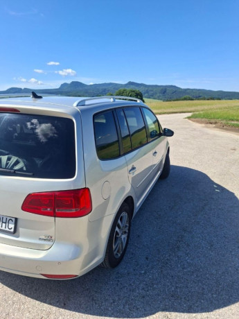 volkswagen-touran-16-tdi-comfortable-dsg-77kw-big-1