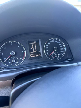 volkswagen-touran-16-tdi-comfortable-dsg-77kw-big-2