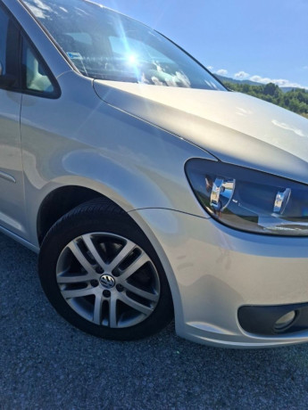 volkswagen-touran-16-tdi-comfortable-dsg-77kw-big-0