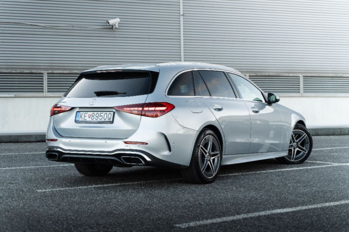 mercedes-benz-c-trieda-300d-big-1