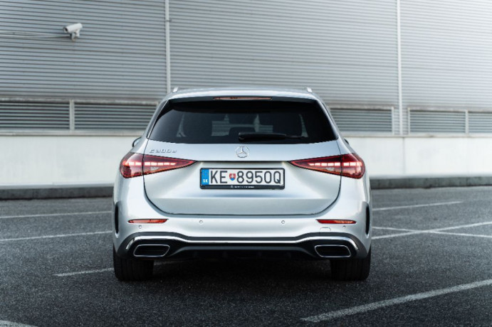 mercedes-benz-c-trieda-300d-big-2
