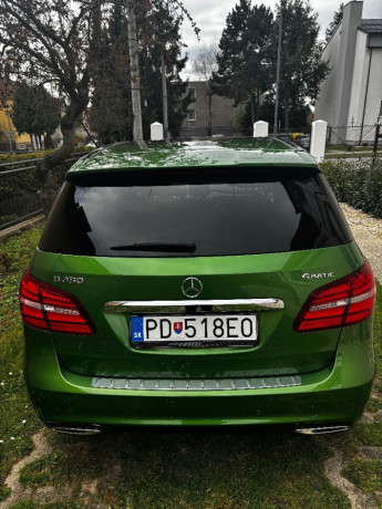 mercedes-benz-b-trieda-b-250-4matic-at-155kw211hp-a7-big-3