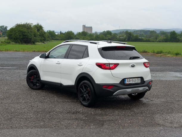 kia-stonic-14-d-cvvt-silver-74kw100hp-m6-big-2