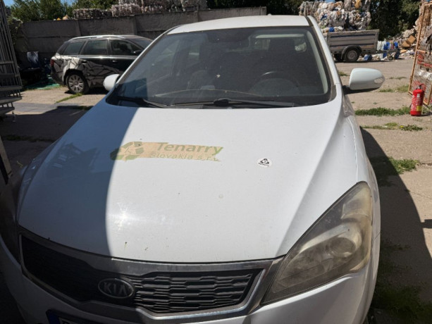 kia-ceed-sw-kia-ceed-big-0