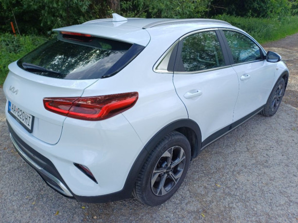 kia-xceed-15-t-gdi-118kw-7dct-rezervovane-big-3