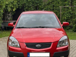 kia-rio-14-sporty-edition-71kw96hp-m5