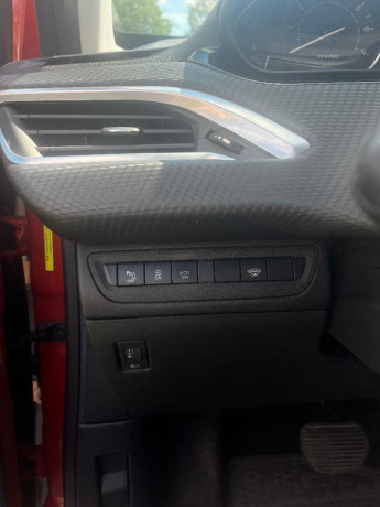 peugeot-208-12-puretech-allure-at-81kw110hp-a6-big-2