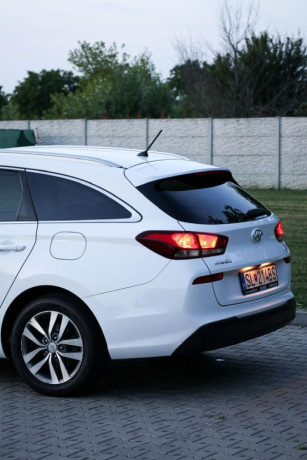 hyundai-i30-cw-i30-kombi-16-crdi-110-comfort-81kw110hp-m6-big-3