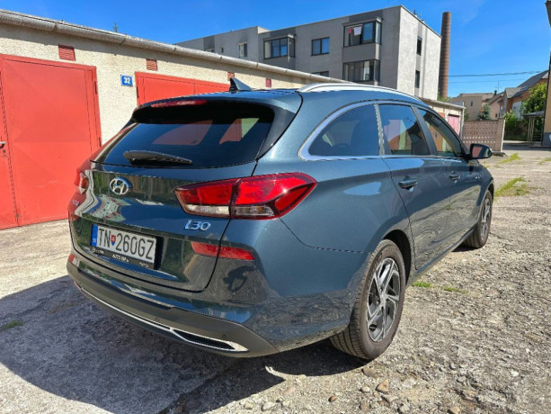 hyundai-i30-cw-i30-kombi-15i-cvvt-family-81kw110hp-m6-big-1