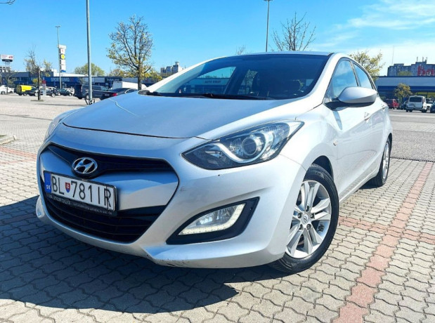 hyundai-i30-16-crdi-dohc-16v-style-94kw128hp-m6-big-0