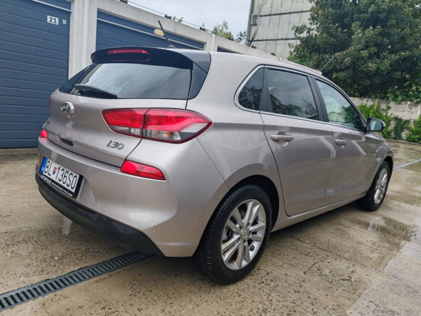 hyundai-i30-14i-family-big-2
