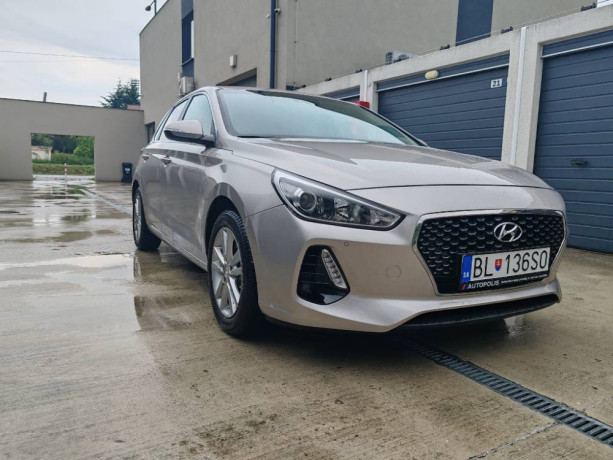 hyundai-i30-14i-family-big-0