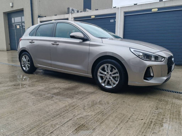 hyundai-i30-14i-family-big-1