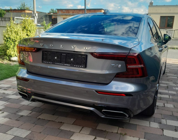volvo-s60-t4-20-190k-r-design-geartronic-140kw190hp-a8-big-3