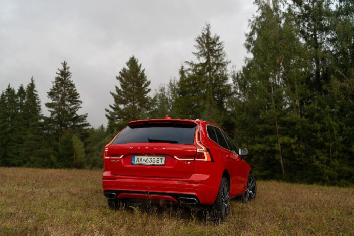 volvo-xc60-t6-r-design-awd-at-228kw310hp-a8-big-1