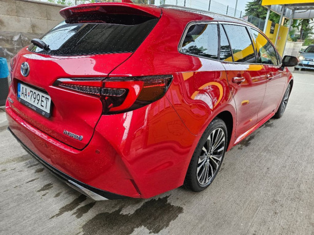 toyota-corolla-combi-18-hybrid-103kw-big-2