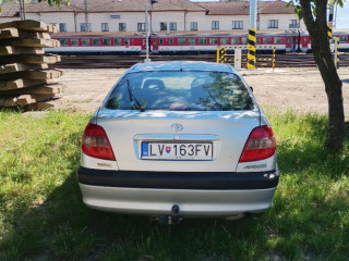 toyota-avensis-16-terra-81kw110hp-m5