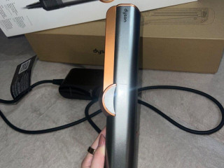 dyson-airstrait