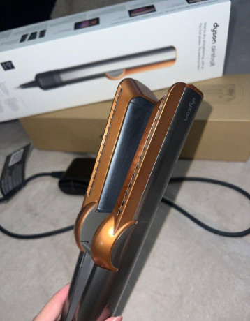 dyson-airstrait-big-1